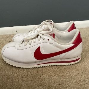 Women’s Nike sneakers